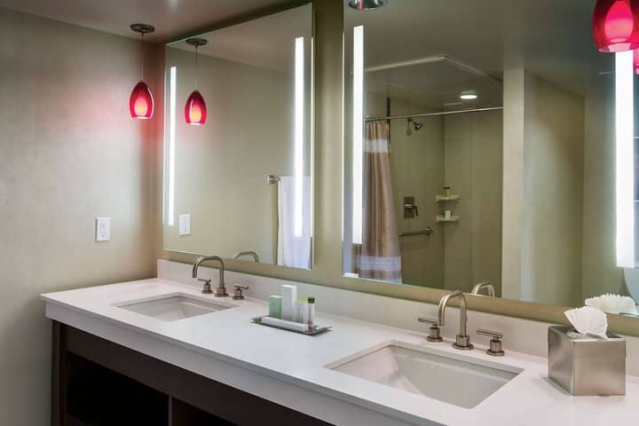 Room 15 of 115